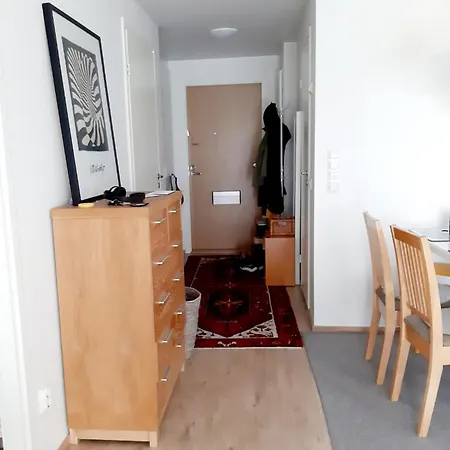 Modern Urban Retreat With Sauna, Balcony & Gym Access In Kauniainen Lägenhet