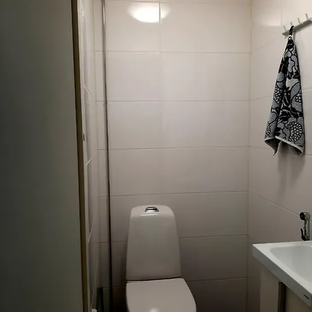 Modern Urban Retreat With Sauna, Balcony & Gym Access In Kauniainen Lägenhet