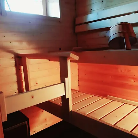 Modern Urban Retreat With Sauna, Balcony & Gym Access In Kauniainen Lägenhet