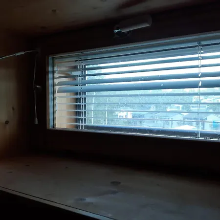 Modern Urban Retreat With Sauna, Balcony & Gym Access In Kauniainen Lägenhet *