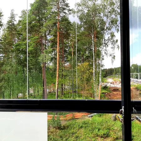 Modern Urban Retreat With Sauna, Balcony & Gym Access In Kauniainen Lägenhet